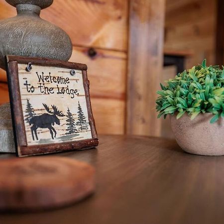Shelter Me - 5 Miles To Dollywood , Hot Tub, Wi-Fi, Game Room Пиджен Фордж Екстериор снимка