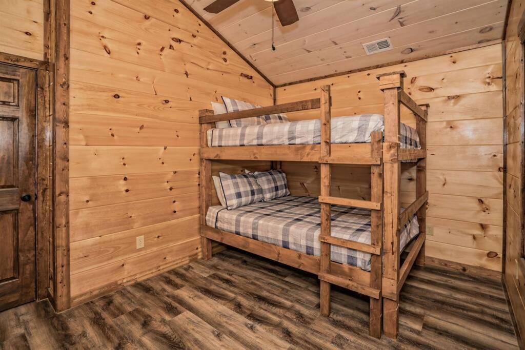 Shelter Me - 5 Miles To Dollywood , Hot Tub, Wi-Fi, Game Room Пиджен Фордж Екстериор снимка