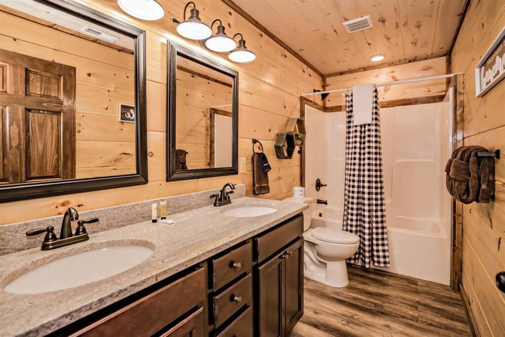 Shelter Me - 5 Miles To Dollywood , Hot Tub, Wi-Fi, Game Room Пиджен Фордж Екстериор снимка