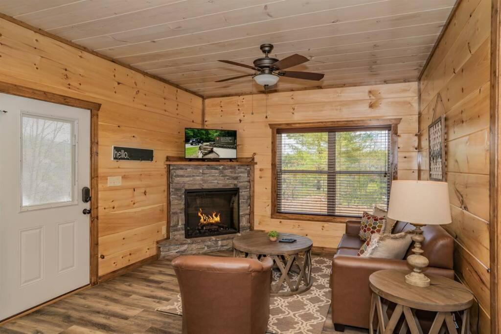 Shelter Me - 5 Miles To Dollywood , Hot Tub, Wi-Fi, Game Room Пиджен Фордж Екстериор снимка