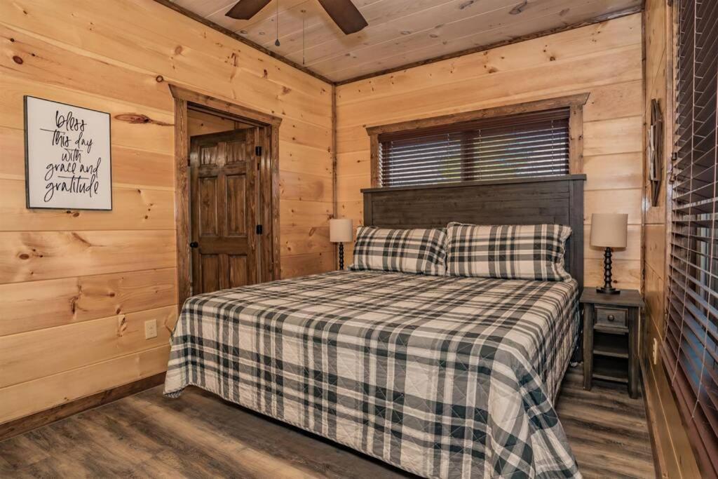 Shelter Me - 5 Miles To Dollywood , Hot Tub, Wi-Fi, Game Room Пиджен Фордж Екстериор снимка