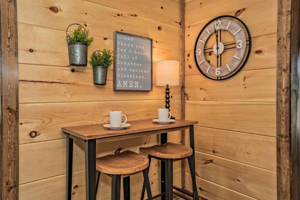 Shelter Me - 5 Miles To Dollywood , Hot Tub, Wi-Fi, Game Room Пиджен Фордж Екстериор снимка