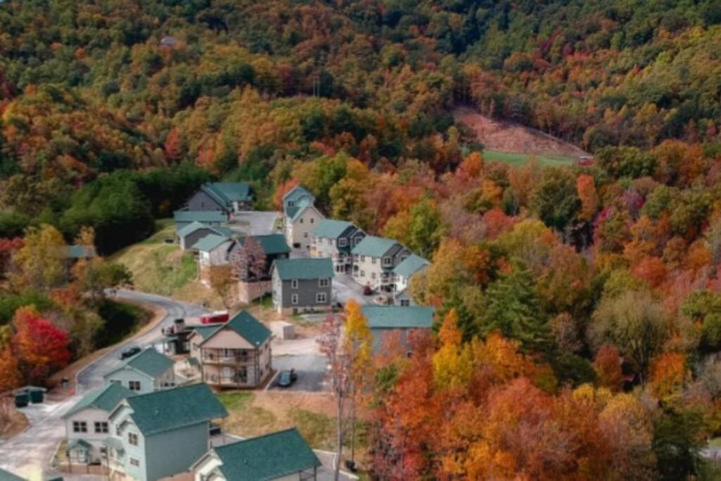 Shelter Me - 5 Miles To Dollywood , Hot Tub, Wi-Fi, Game Room Пиджен Фордж Екстериор снимка
