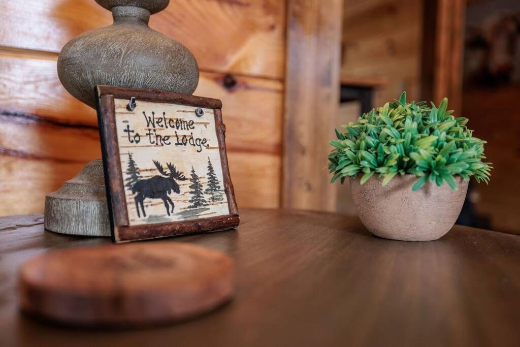 Shelter Me - 5 Miles To Dollywood , Hot Tub, Wi-Fi, Game Room Пиджен Фордж Екстериор снимка